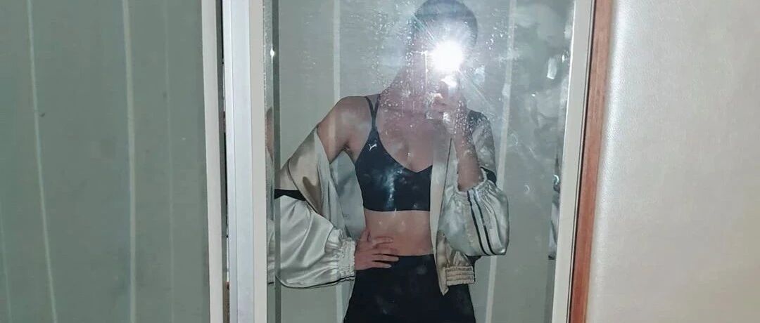 增重就是隆胸？顶流女爱豆一再解释却依旧备受关注，艺人真的难做...