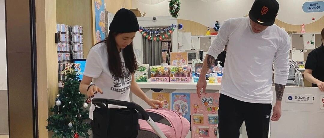 女演员与韩国元老球星儿子恋爱曝光后争议不断？结婚生子时隔多年她终于复出...