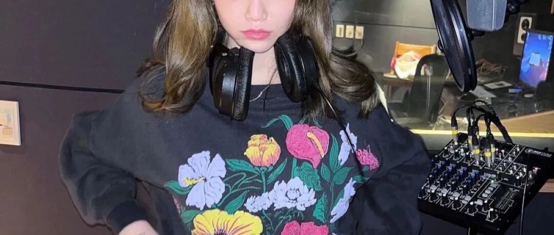 "队内霸凌"阴霾渐散，合约到期离开公司，现身录音室的她是要solo归来了吗？