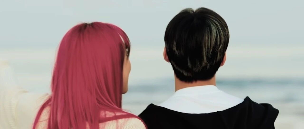 争议女星再引韩网关注，与男闺蜜亲密无间假戏真做？