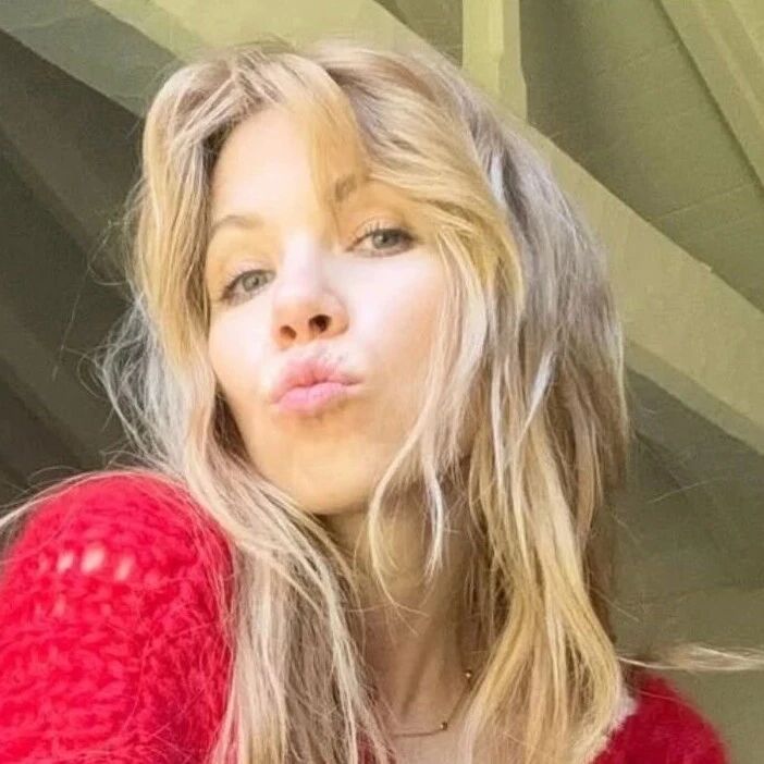 “蹲妹” Carly Rae Jepsen 结婚了!