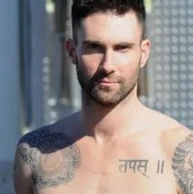 网红女模特炫耀自己跟 Adam Levine 婚外情……