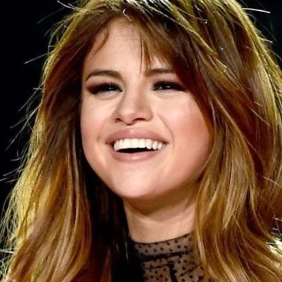 Selena Gomez 成为美国人最爱的女明星!