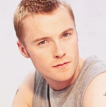 Ronan Keating 的兄长车祸离世,他悲痛欲绝.