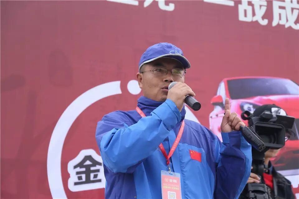 传播有限公司总经理刘小龙先生 广汉市三水镇友谊村书记邹顺明先生 本