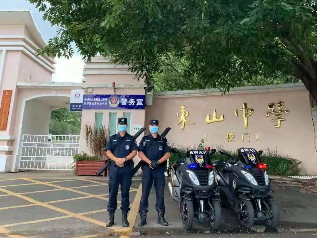 从部队转到公安特警的这两年,除了日常训练,张常伟更多的时间是参加