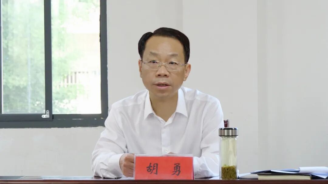 胡勇到南漳调研共同缔造试点工作时强调:把充分发动,组织,依靠群众