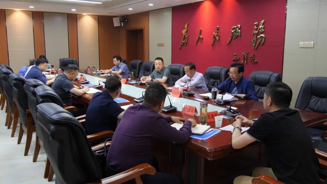 4月22日下午,县委副书记,县长陈栋在湖北源昌置业有限公司捐建南漳县"