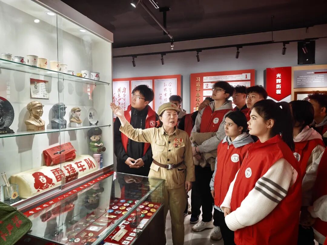 传承雷锋志 情暖石城春 —— 石河子工程职业技术学院雷锋月系列活动暖心开展