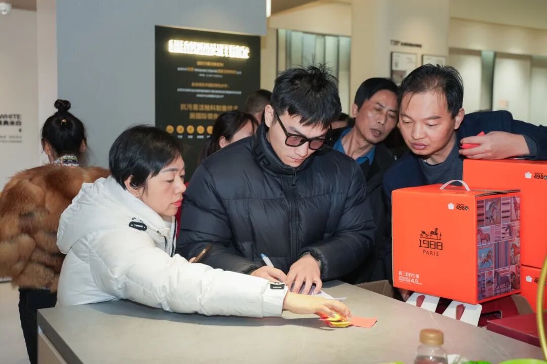 金牌资讯 | 荣耀启航！泰州金牌亚洲旗舰店隆重开业