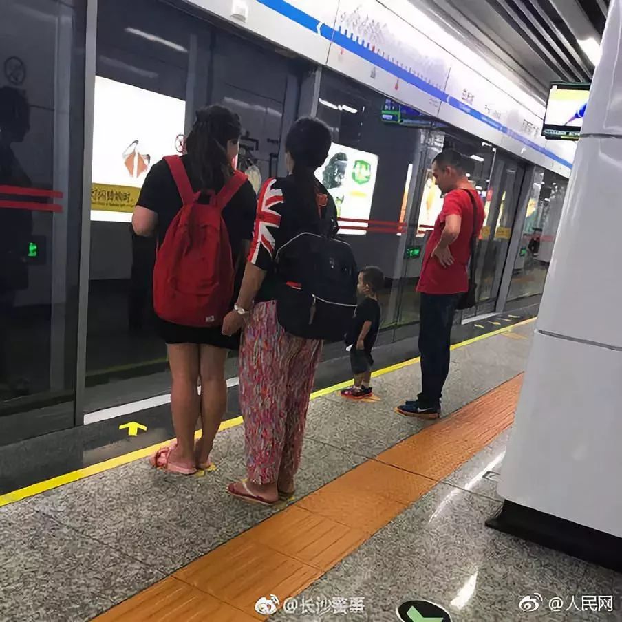 同一天，天津地鐵上2張偷拍照被熱議：父母就是孩子的起跑線！ 未分類 第18張