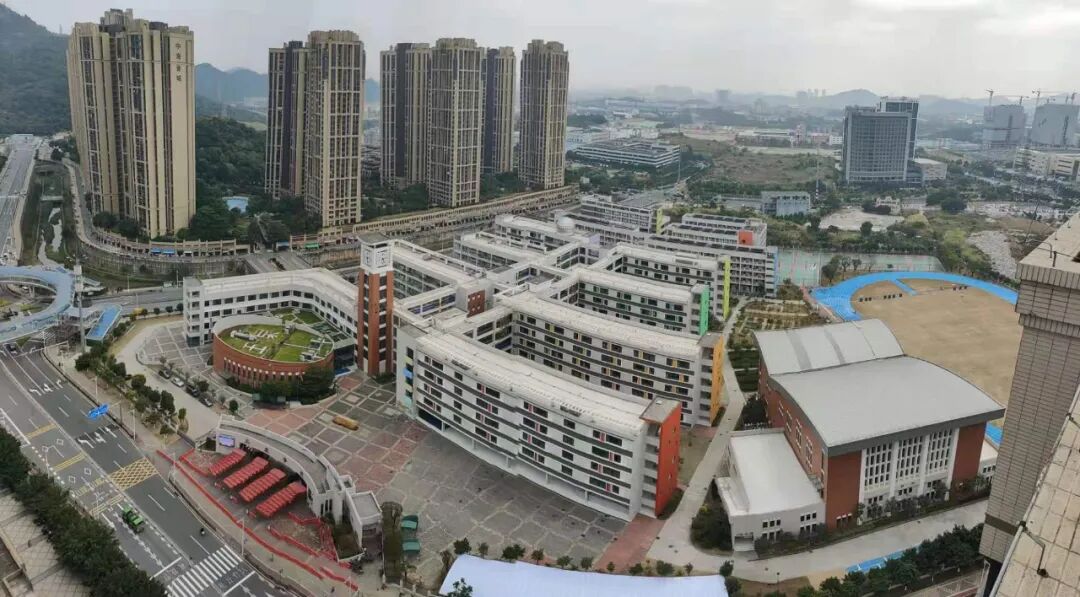 根据广州市中小学校三年提升计划,2016年玉泉学校建成,硬件设施尤其"