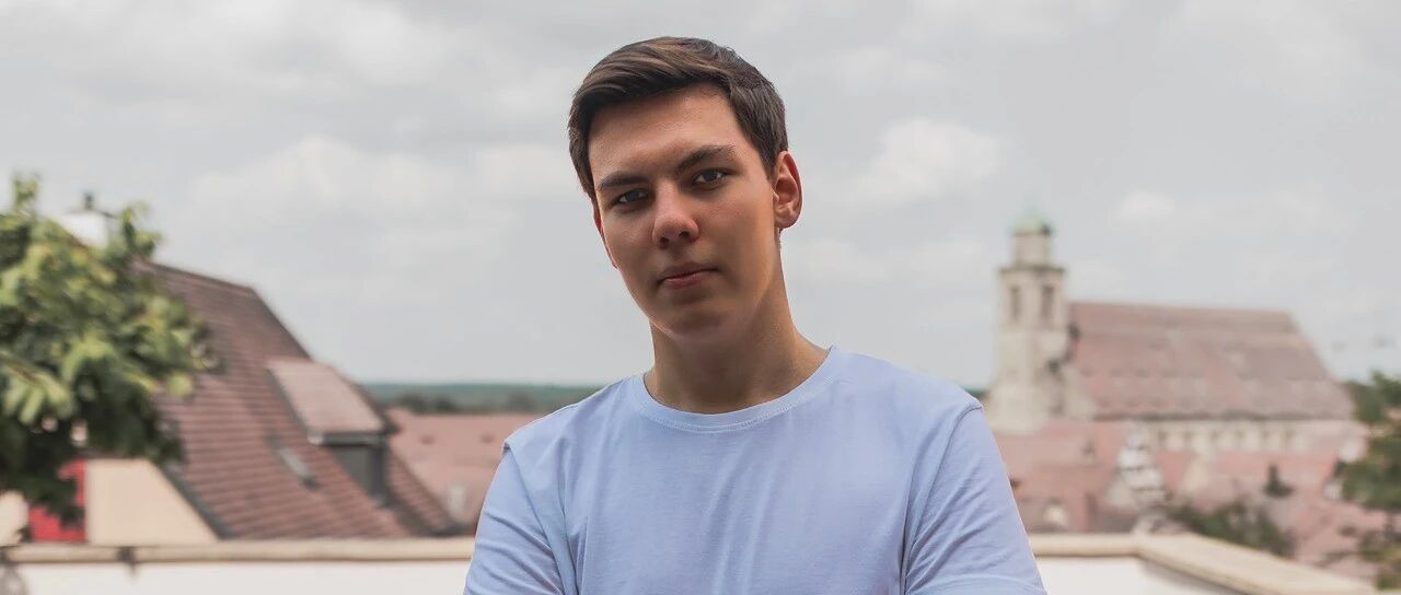 19岁「黑客」连续破解25辆特斯拉：远程控制门窗、灯光、音乐，还能直接开走