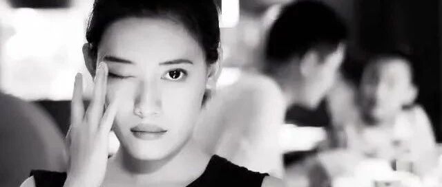 “悬情”派掌门人殷寻：“纸上镜头”式写作敲开影视化大门丨故事人