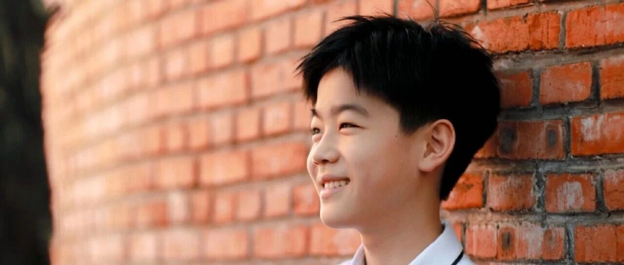 《小城大事》里的颜值担当!16岁的韩昊霖戏龄十年,与张若昀越来越像