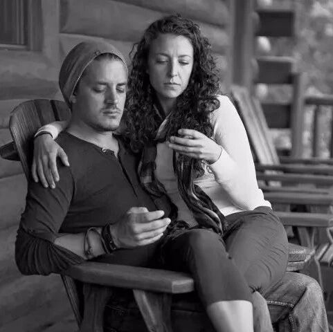 摄影师P掉了所有人手里的手机后，震撼的一幕出现了~