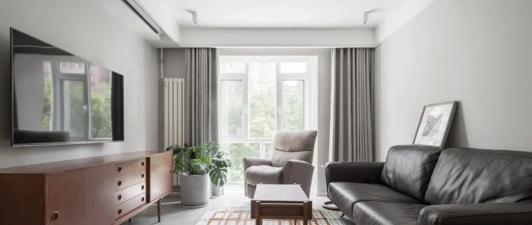 100㎡老房换新颜，黑白灰+深木色，打造简洁素雅、稳重而有格调的居住空间