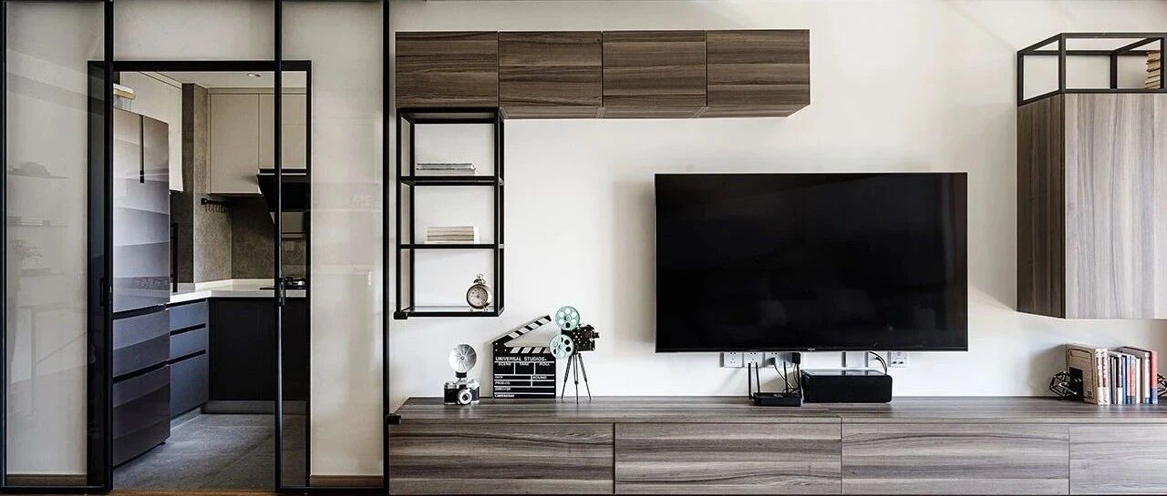 73㎡都市风2居，用暖灰色木纹打造洗练气质居住氛围