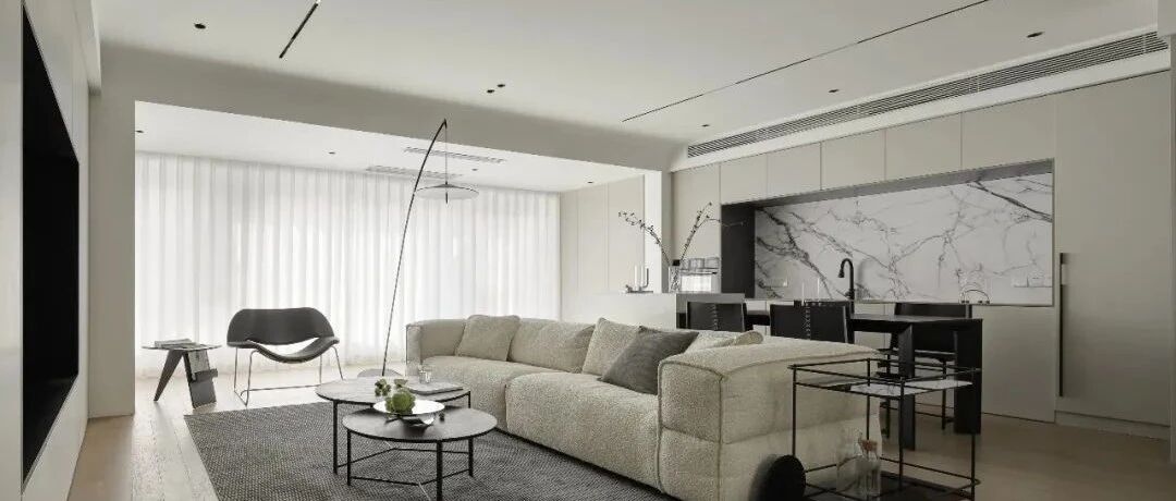 开放式家庭核心区+超大落地窗，构建整洁有序的简约空间