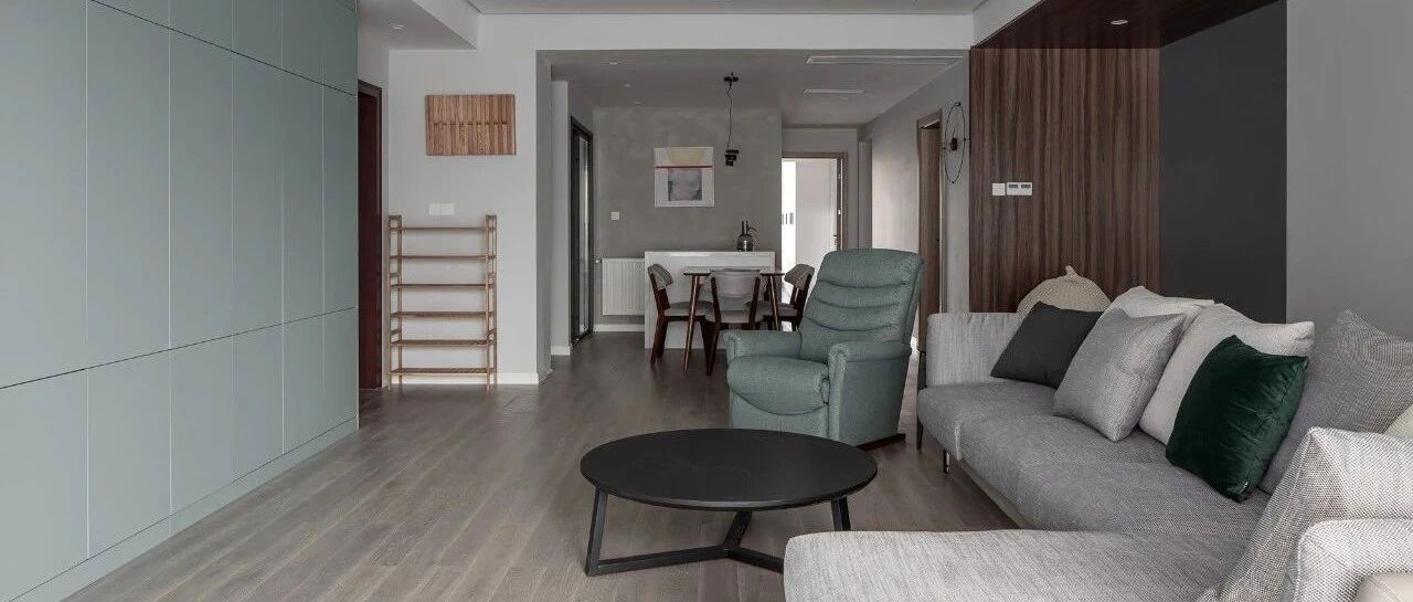 145㎡二手房改造，设计师竟利用沙发后面的空间打造出一个多功能的小舞台，赞！