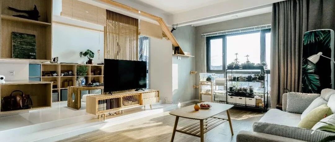 这个85㎡的小家，既简约又有温度和诗意，有茶室还有一个小花房，让人向往!