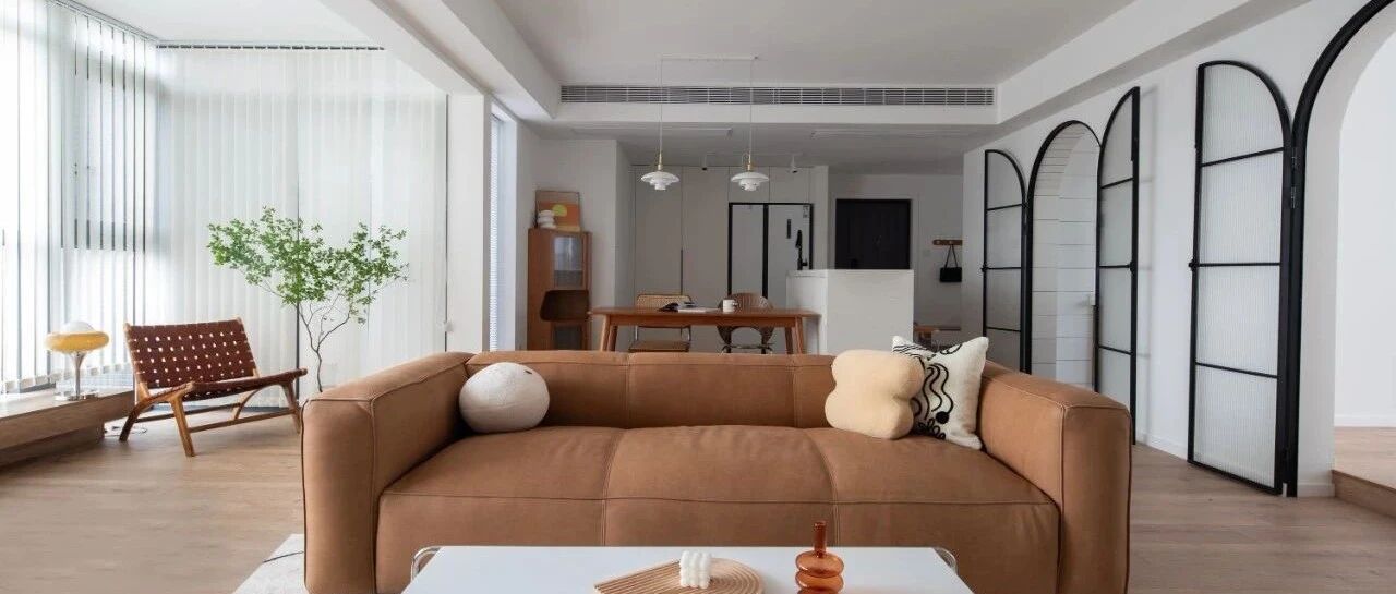 这个123㎡的家如白巧克力般柔软，适合躺平用心感受纯粹生活