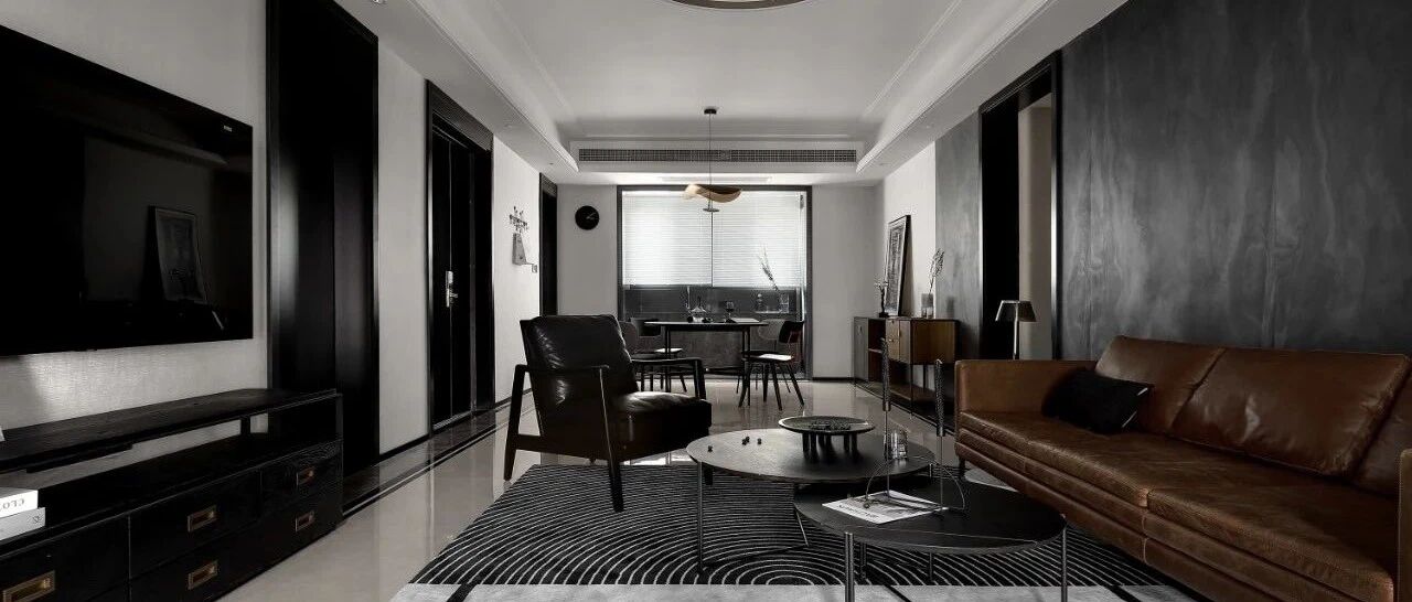 把黑色完美的植入这个家，让现代感、神秘感、颜值与质感融于其中，COOL!