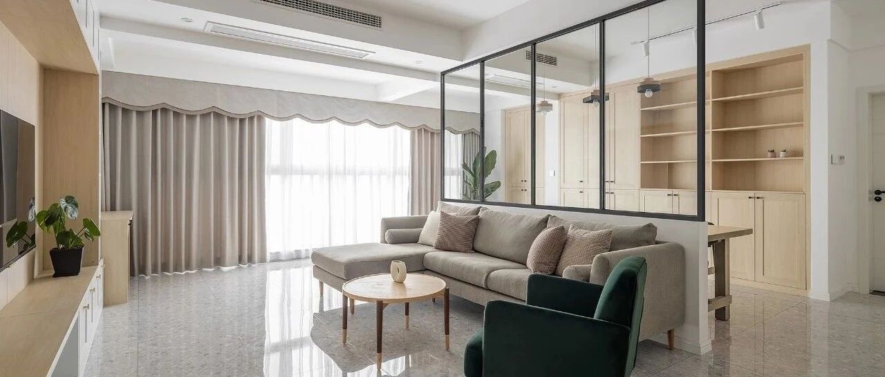 100m²三居改两居，大大的窗户前，有肆意撒下的光与影......诗意生活，由此开启~