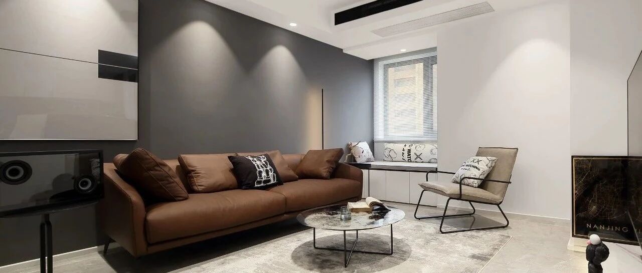 两套紧邻的65㎡小户型打通的婚房，公共区域与睡眠空间动静分离，兼顾闹与静