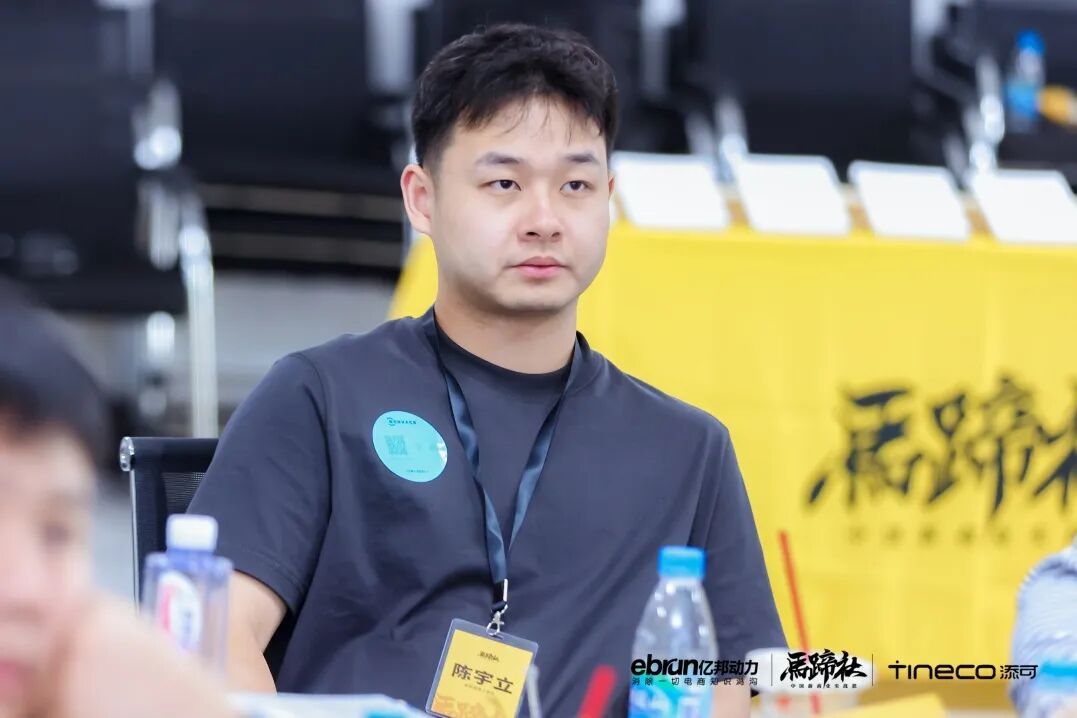 爱斯基摩人家纺 副总  陈宇立(左)千岸科技 创始人  何定(右)欧诗漫