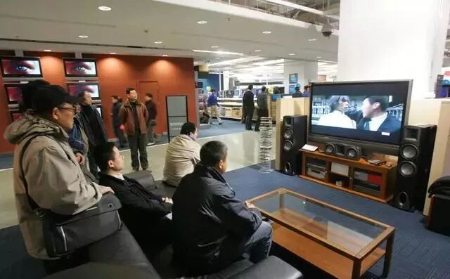 我來(lái)告訴你家庭影院怎么配備音響 ！