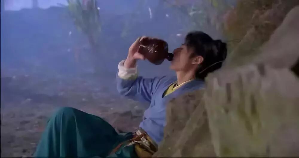 喝着辣、品着苦的白酒，为什么还有那么多人喜欢？