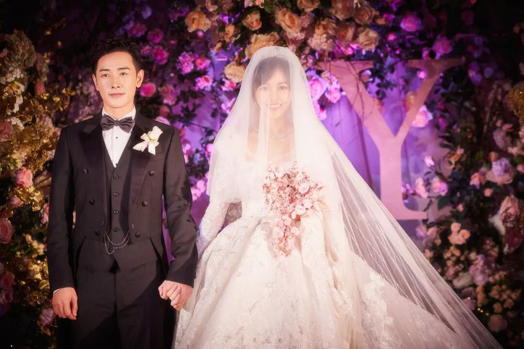 郑爽想结婚了 某男星花式睡学妹 Baby被景甜的胸抢镜 唐嫣被催生 韩东君没流量 婊哥爆料 圈婊哥