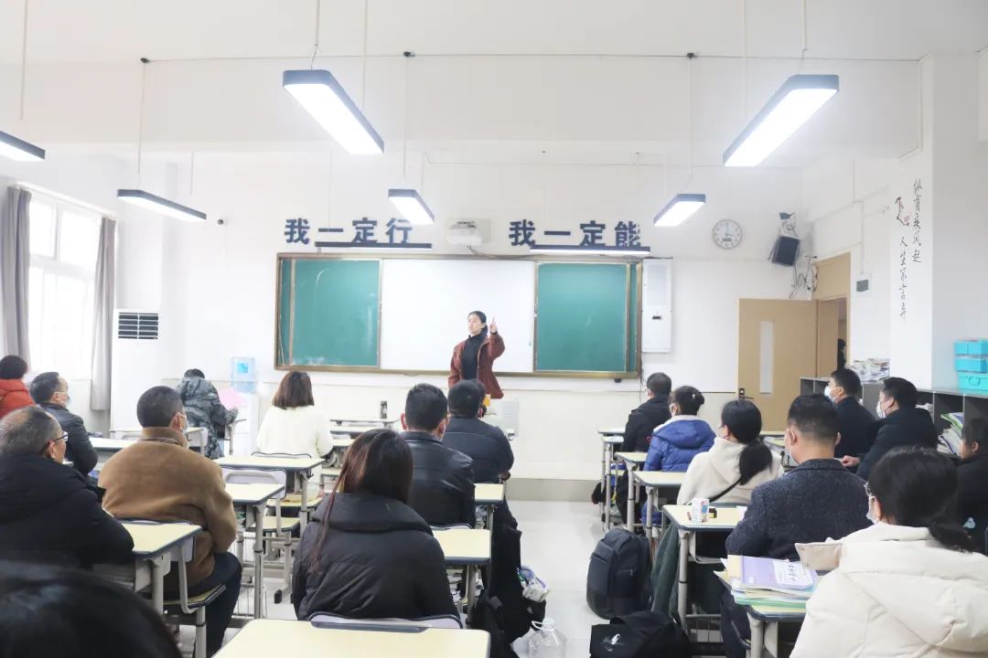 家校共育| 我校初中部举行家长会 家校共育| 我校初中部举行家长会