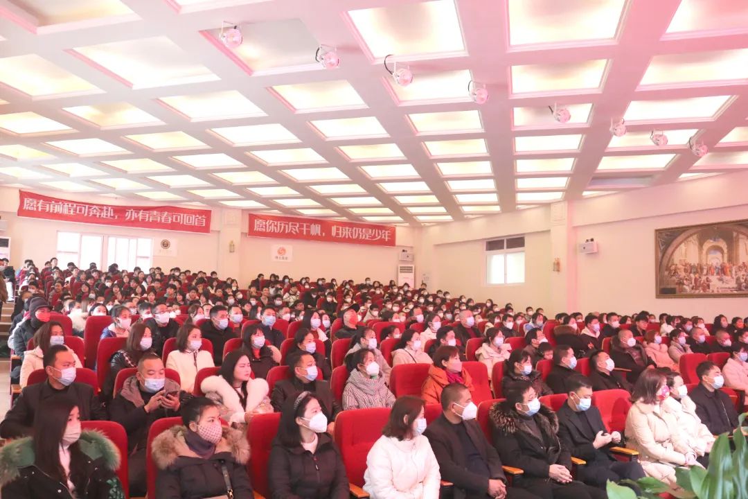家校共育| 我校初中部举行家长会 家校共育| 我校初中部举行家长会