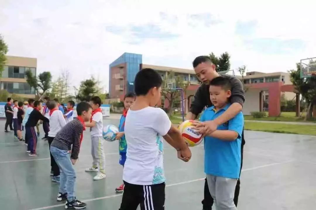 足球场超轻粘土_足球规则超轻黏土_足球粘土