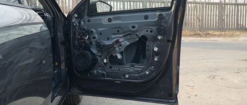 凡尔赛C5 X拆解：车门防护结构，踹几脚车门就打不开？