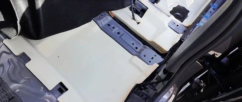 凡尔赛C5 X拆解：地板结构工艺有待提升