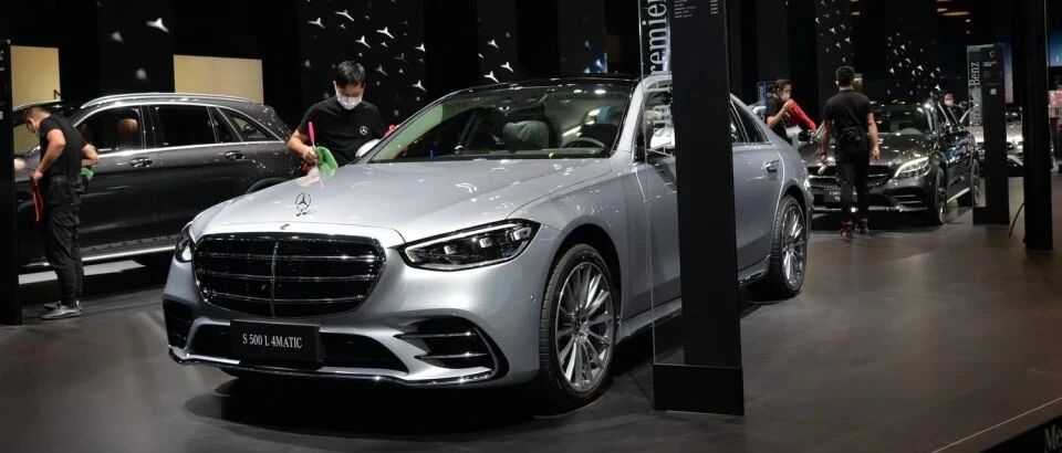 首次和公众见面呼声有多高？实拍全新一代奔驰S级