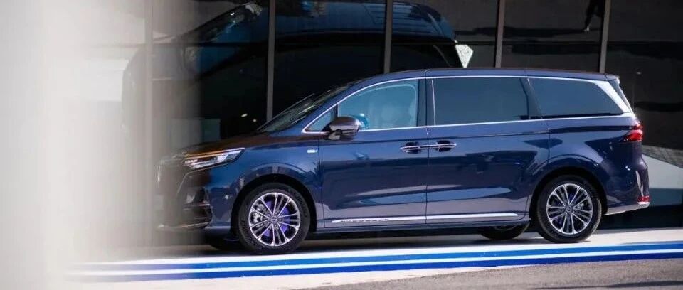 想在MPV市场立足怎能光靠价格战？荣威能否通过iMAX8站稳脚跟？