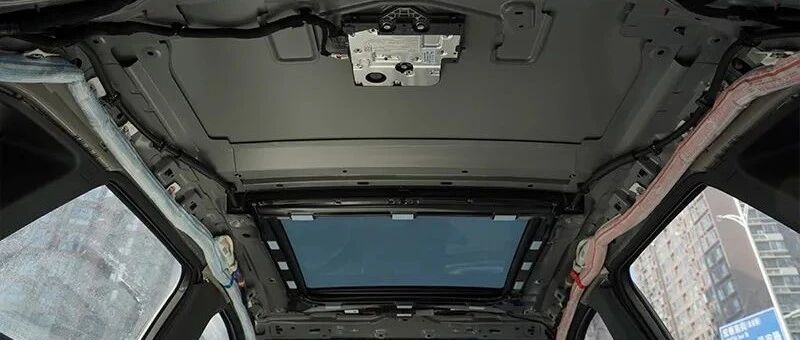 凡尔赛C5 X拆解:车顶结构竟然不用隔音止震?