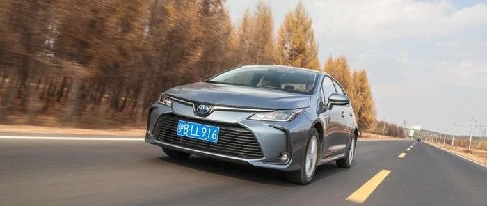 虽是竞争对手但风格完全不同！卡罗拉双擎对比速腾280TSI