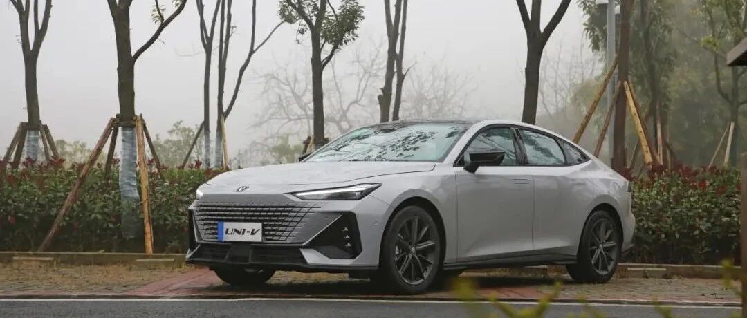 一台有实力的“花瓶”，牛车网试驾长安UNI-V