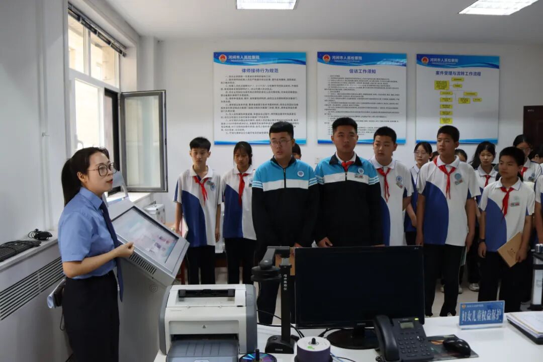 当前位置:>首页>检察要闻>6月5日上午,河间市第九中学30余名师生着装