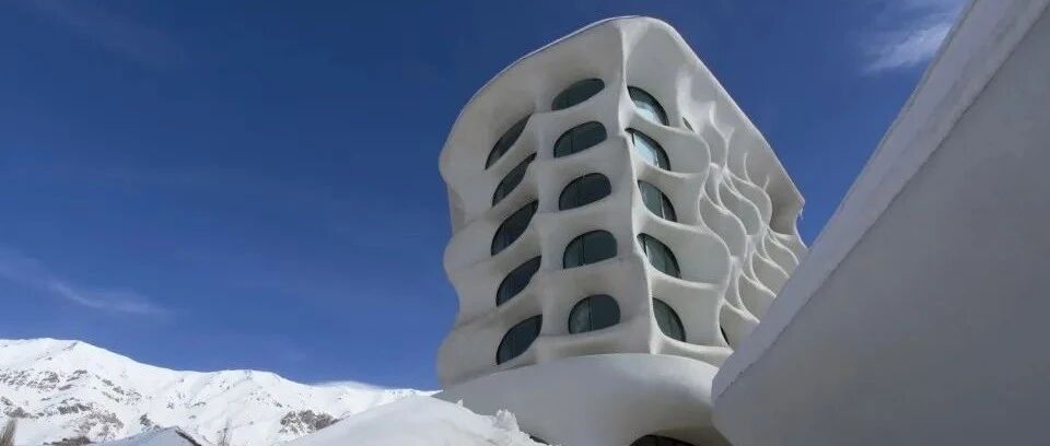 【民宿推荐】惊艳系列之雪地里的洞穴群、都市中的绿塔、湖边的史前化石