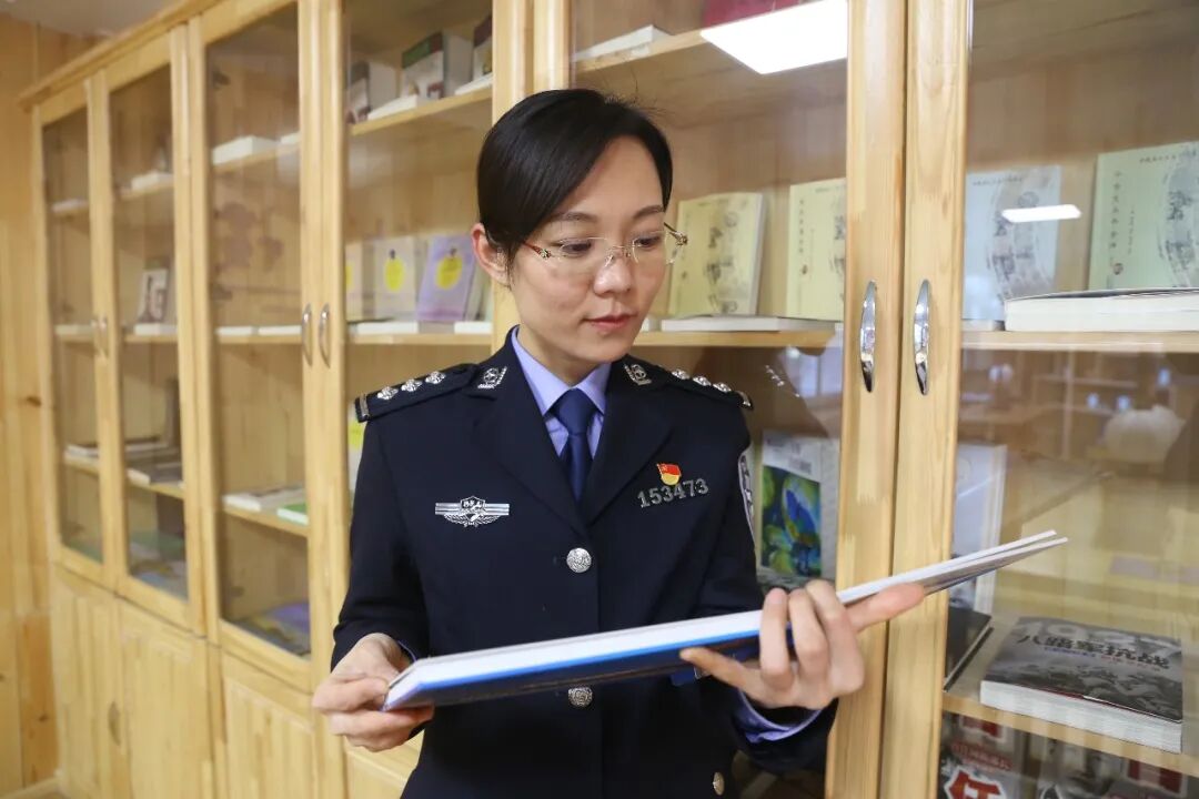 从后进生到练就十八般武艺看边检警花如何修炼升级