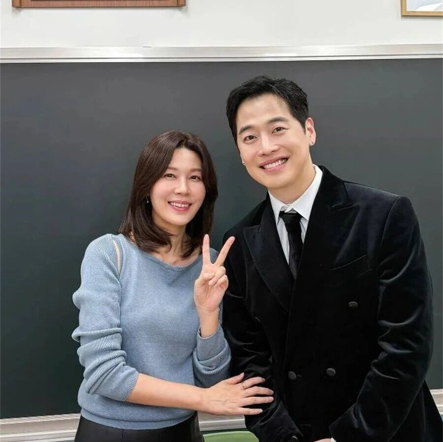 金荷娜和金载沅时隔24年同框