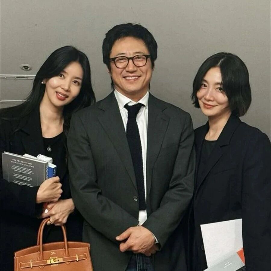 朴率美、朴孝珠参加朴信阳画展