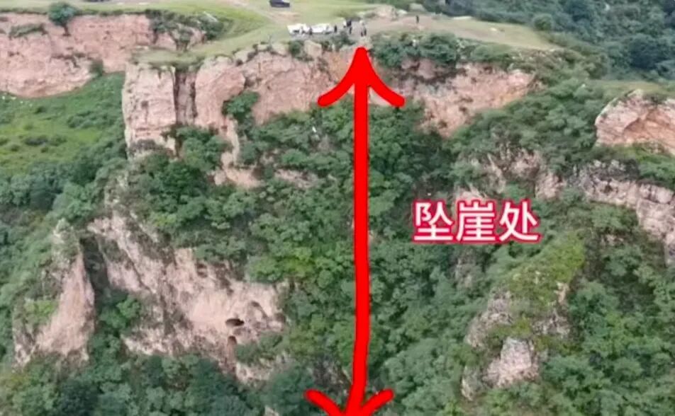 张家口坦克300坠崖