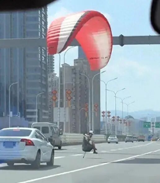 事发现场（视频截图）